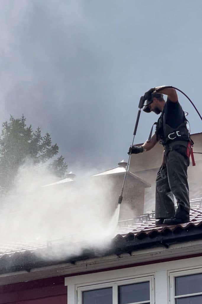 Dyprens av takstein med høytrykksvask